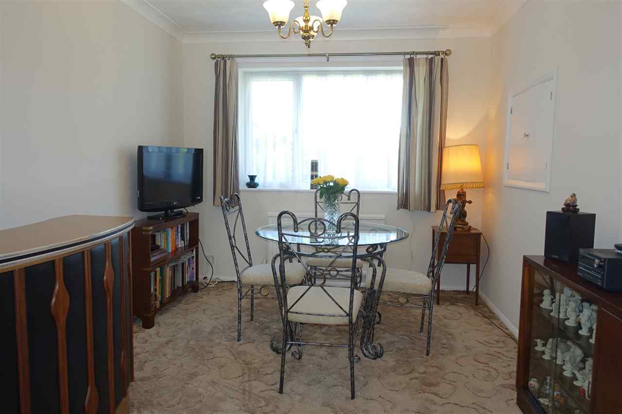 resized-2349823-Dining Room.JPG